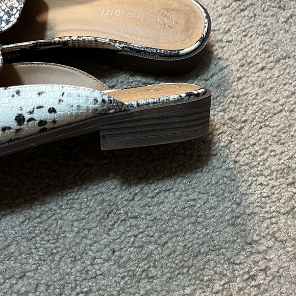 Steve Madden slip on Mule Croc Snake Embossed  8.5 Faux Leather Loafer Tan Black - Picture 9 of 14